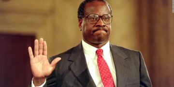 Ja gjyqtari që mund të ndryshojë rrjedhën e zgjedhjeve në amerikë, Clarence Thomas sërish përballë Biden pas 29 vitesh