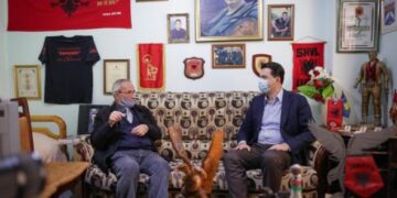 Dhe këto i ka futur në dosjet kundër UÇK?! Basha kujton ngjarje në Kosovë që nuk i ka jetuar. Përmend gjithë ish komandantët që u ka kopsitur dosjet përmes dëshmive