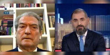 Plaku dixhital Sali, akuza nga TV e të birit: Ed Bombeko, i përbërë nga Rexhep Qosja e Enver Hoxha! Do ngrihet një komision hetimor me një grup trafikantësh