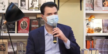 Lulzim Basha, në tryezë me mjekun e arrestuar dhe dënuar me 4 vjet burg për korrupsion