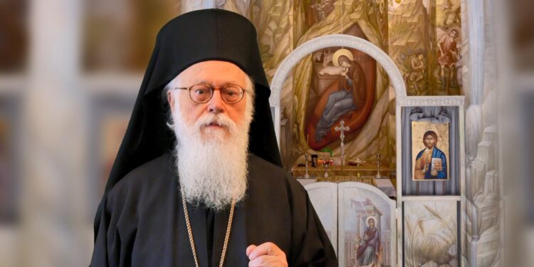 “Në gjendje të mirë shëndetësore”: Kryepeshkopi Anastas Janullatos me simptoma të lehta