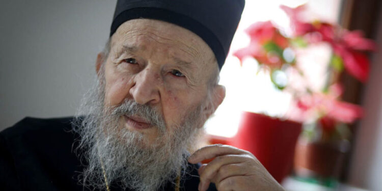 Humb jetën nga koronavirusi peshkopi serb, Artemije. Ditë më parë u dha lamtumira për patriarkun Irinej dhe Amfilohije