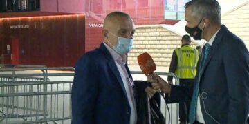 Ilir Meta nuk përmbahet, “lëviz” nga ekzaltimi: Kuqezinjtë, edhe gratë e Bjellorusisë janë të papara