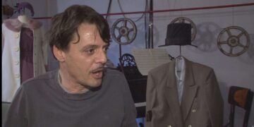 Aktori klloun i SHQUP-it zbulon sekretet si historian “malli” dhe të shkrinë gazit: Enver Hoxha i kishte frikë të madhe serbët! Kam folur me shumë historianë dhe të afërm të tij që ma kanë thënë!