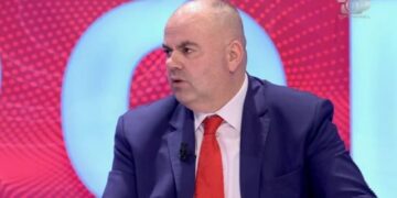Heqja e titullit “Qytetar Nderi” për Veton Surroin, reagon Safet Gjici: Kërkoj ndjesë për veprimin e nxituar, ishte kërkesë e 57 familjeve të dëshmorëve të UÇK-së