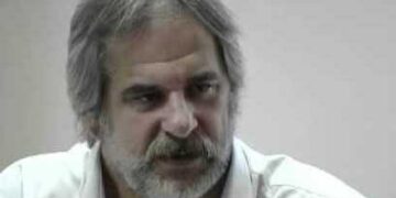 Artur Zheji kundër “rrymës”, jep version të ri: Shqiptarët popull kameleon, kanë flirtuar me pushtuesit