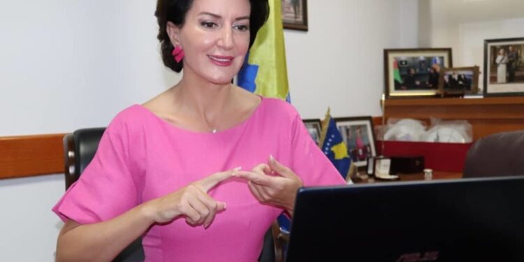 Ushtarake, presidente, modele: Ndryshimi i pabesueshëm i ish-presidentes së parë shqiptare