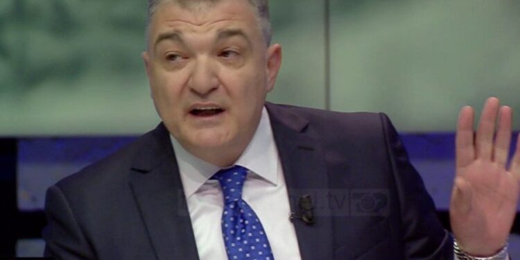 Berisha: Maradona ishte supermeni i futbollit! I përgjigjet “demokrati” i Rustem Gjatës: E mo se një komunist ishte, lolo i Fidel Kastros