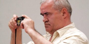 Si u arrestua Filip Çakuli se do botonte Sali Berishën me dy femra nudo