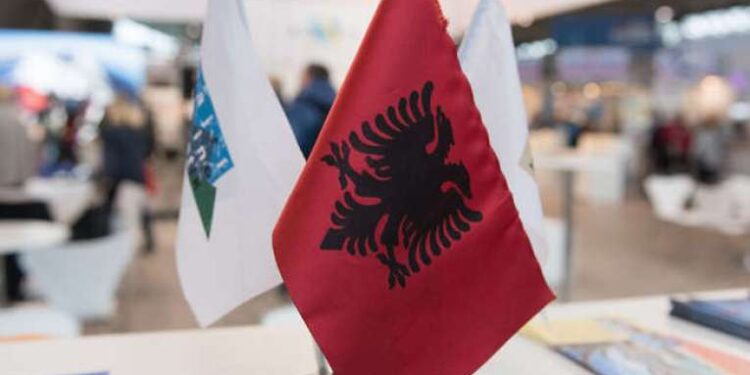 Zyrtare: Beogradi heq pasaportën për shqiptarët