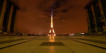 Izolohet gjysma e Europës, paralajmërohen më shumë viktima se në valën e parë