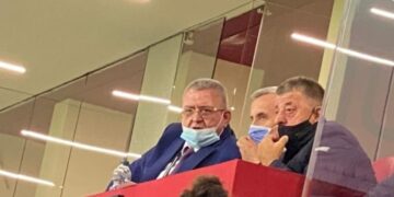 “Çunat e Lutfi Nuriut dhe Refik Halilit”… Kush janë lojtarët e Tiranës që po kontestohen nga tifozeria bardheblu?