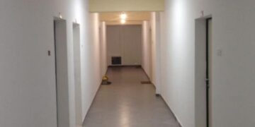 “Nëse s’i mban dot rënkimet, ndërro orarin e qejfit”! Banorët thirrje gruas në katin e katërt