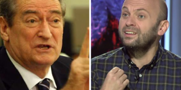 Gazetari kosovar përplaset me Saliun për akuzat ndaj Thaçit: Thaçi nuk e ka shitur Kosovën , është spekulim i ndyrë i juaji! Ti i ke shitur detin Greqisë, je përgjegjës për zhdukjen e Remzi Hoxhës