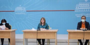 Komiteti i ekspertëve izolon vendin, asnjë në rrugë pas kësaj ore: Ja oraret që duhet të futeni në karantinë