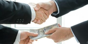 ANALIZA: Korrupsioni po bën kërdinë në “periferinë” e BE-së