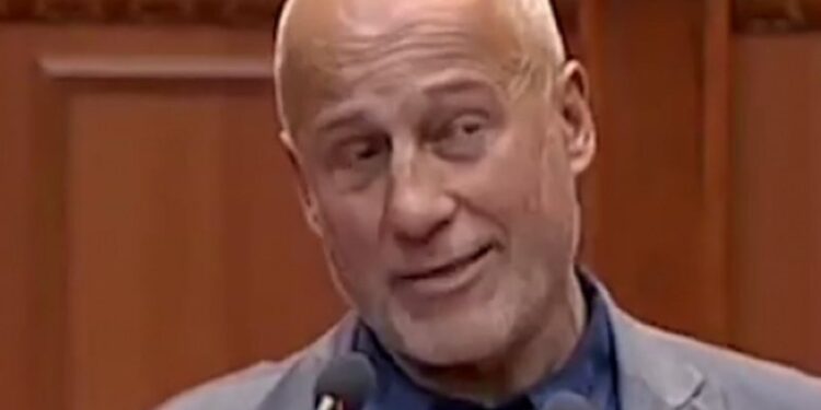 Deputeti Kostaq Papa lë sërish nam në Kuvend