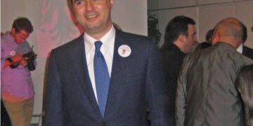 DESHMIA/ Luftëtari i UÇK-së: Basha ishte prezent gjatë arrestimit tim nga UNMIK! Bënte përkthyesin, por sillej si të ishte polic serb Gruaja njohu edhe çikën e Berishës