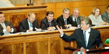 Ilir Meta në 2008: Sali Berisha ishte kundër ndërhyrjes së NATO-s në Kosovë! Ky njeri sjell vetëm tragjedi!