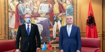 Meta i del kundër deklaratës së Drejtorit Rajonal të OBSH-së dhe tenton të nxij Shqipërinë: Situata me Covid ka dal jashtë kontrolli