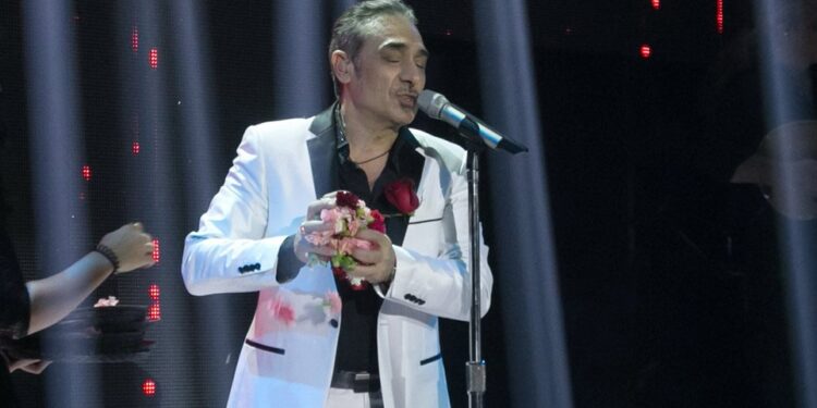 Notis Sfakianakis, shkëlqimi dhe rënia e “Zotit të natës”! Nga deklaratat e bujshme për Perëndinë dhe “Agimin e Artë”, te shkatërrimi i karrierës me arrogancë!