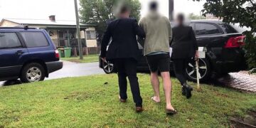 Shkatërrohet rrjeti i pedofilëve, mes tyre trajnerë futbolli, punonjës që mbështesin fëmijët me aftësi të kufizuara…