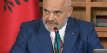 “Rroftë flamuri, rroftë Shqipëria”! Kryeministri Edi Rama ndan mesazhin emocionues që në mëngjes