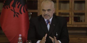 Rama shpërthen ndaj Metës, Monikës dhe Bashës: Nuk di në duhen çuar për shpifje apo për kurim!