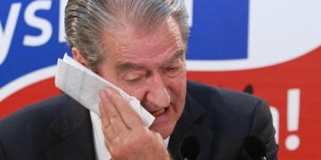 Kulmi i paftyrësisë nga “patrioti” Berisha kur i përgjigjet Ramës: Shitësi i Kosovës dhe i detit, ja pse e votova raportin e Dick Marty! O mos të qeshtë buza, tradhtar i kombit e argat i Beogradit