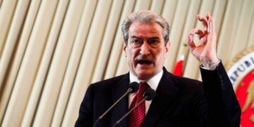 Ekskluzive / Akuzat e Sali Berishës ndaj UÇK: Bandë komuniste, marksistë, hajdutë fondesh dhe e lidhur me njerëzit e Millosheviçit, Thaçi si Enveri