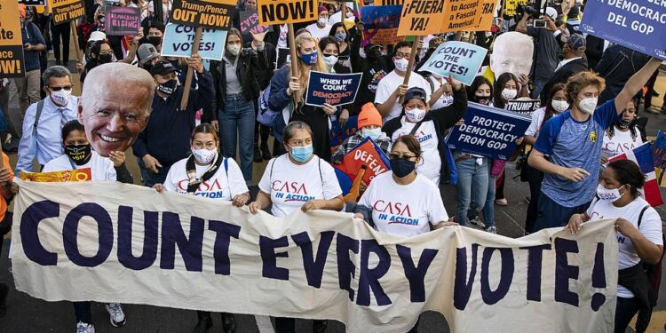 Pro dhe kundër Trump, grupet rivale përballen në kryeqytetin amerikan