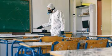 Greqia mbyll shkollat, Italia zgjeron zonën e kuqe