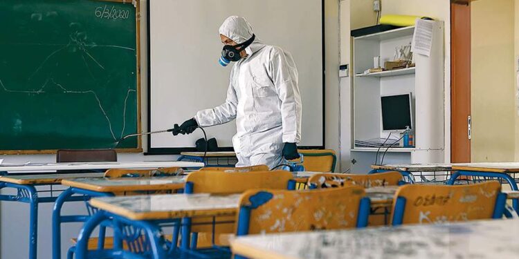 Greqia mbyll shkollat, Italia zgjeron zonën e kuqe