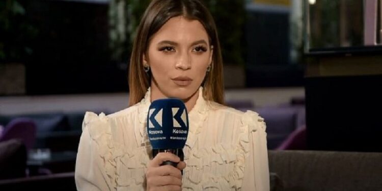 E hoqën nga emisioni për diskriminim, Shqipja do i futet politikës