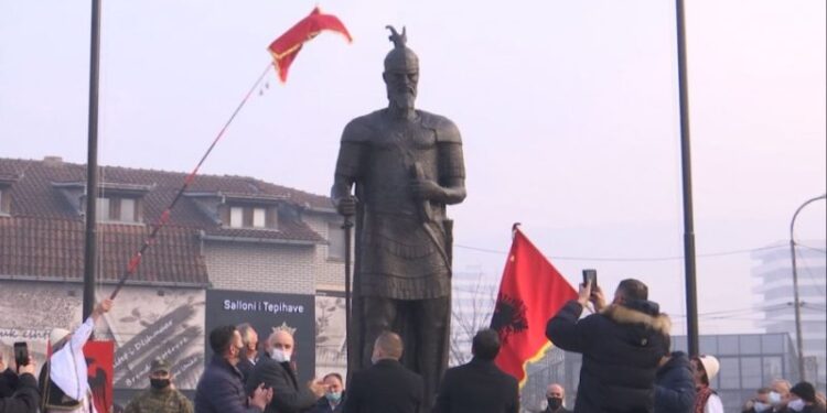 Prizrenit i kërkohet t’i heqë “Skënderbeun” 70 mijë eurosh dhe “Adem Jasharin” e frizerit