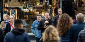 Policia suedeze heton thashethemet: A janë përpjekur studentët të infektohen qëllimisht me COVID?!