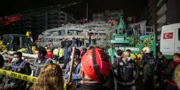 Edhe tre shqiptarë humbin jetën nga tërmeti i fuqishëm në Turqi