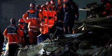 Ky është shqiptari hero që po ndihmon turqit për të shpëtuar jetë pas tërmetit të fuqishëm