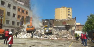 Mero Baze: Opozita në rolin e “supervizorit” të ndërtimeve dhe koronavirusit një dhuratë për Edi Ramën