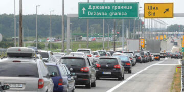 Qeveria serbe vendos: Shqiptarët në Serbi të hyjnë pa pashaport