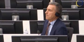 E njeh shumë mirë Kosovën dhe luftën e UÇK-së, avokati i Kadri Veselit është më i miri në Britani