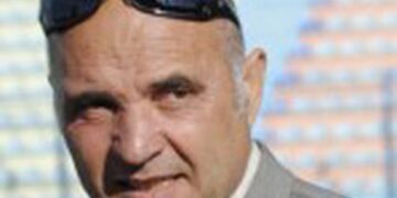 Imazhet e rralla të legjendës së sportit shqiptar: Nga Fush-Kruja, te stadiumet olimpike ku doli i dhjeti në botë, në tribunën e “Qemal Stafës” me Enver Hoxhën…