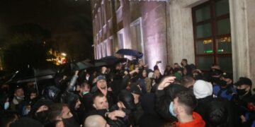 Ministria e Shëndetësisë: 8 policë dhe 2 protestues të lënduar. Njeri prej policeve, rrezikon humbjen e syrit