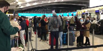 Lloji i ri i Covid-19: Shtohet lista e shteteve që ndalojnë fluturimet me Britaninë e Madhe! Kaos në Londër për avionin e fundit drejt Dublinit! Shqipëria ende pa vendim