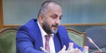 “Sharlatanë që nuhasin erën e pushtetit dhe…”! Shpërthen Romeo Kara dhe bën deklaratën e fortë: Këta buburreca duhet të presin të paktën të largohemi ne nga kjo botë, që tu harrohen poshtërsitë!