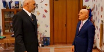 Nga kravatat shumëngjyrëshe deri tek mesazhi i veçantë i Zahos, kryeministri Rama tregon zyrën: Ju tregoj “drogën” time