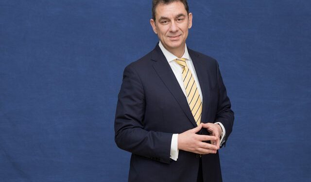 Kur do ti vijë fundi pandemisë së COVID-19? Drejtori i Pfizer jep lajmin e shumëpritur