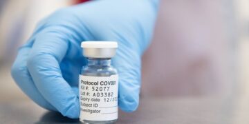 VIP-at i kap paniku, vaksina e anti-COVID shkakton efekte anësore tek njerëzit që kanë bërë këto ndërhyrje estetike sipas dermatologut të njohur