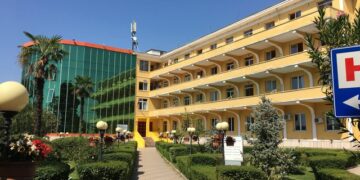 Ishte i shtruar prej ditësh në spitalin COVID2, ndërron jetë mjeku i njohur