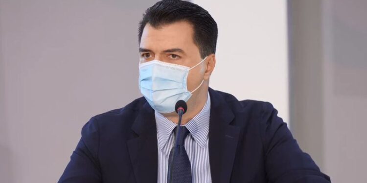 Basha “hap thesin” e premtimeve: Kur PD të vijë në pushtet do iu ofrojmë 200 mijë lekë kompanive për çdo punonjës që rikthen në punë, do rimbursojmë ilaçet dhe rrisim rrogat
